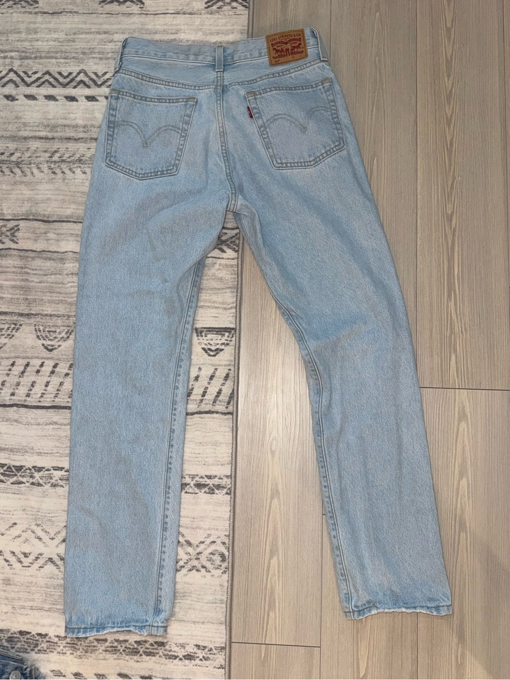 Levi’s women’s 501 button fly light wash denim jeans - Picture 2 of 5